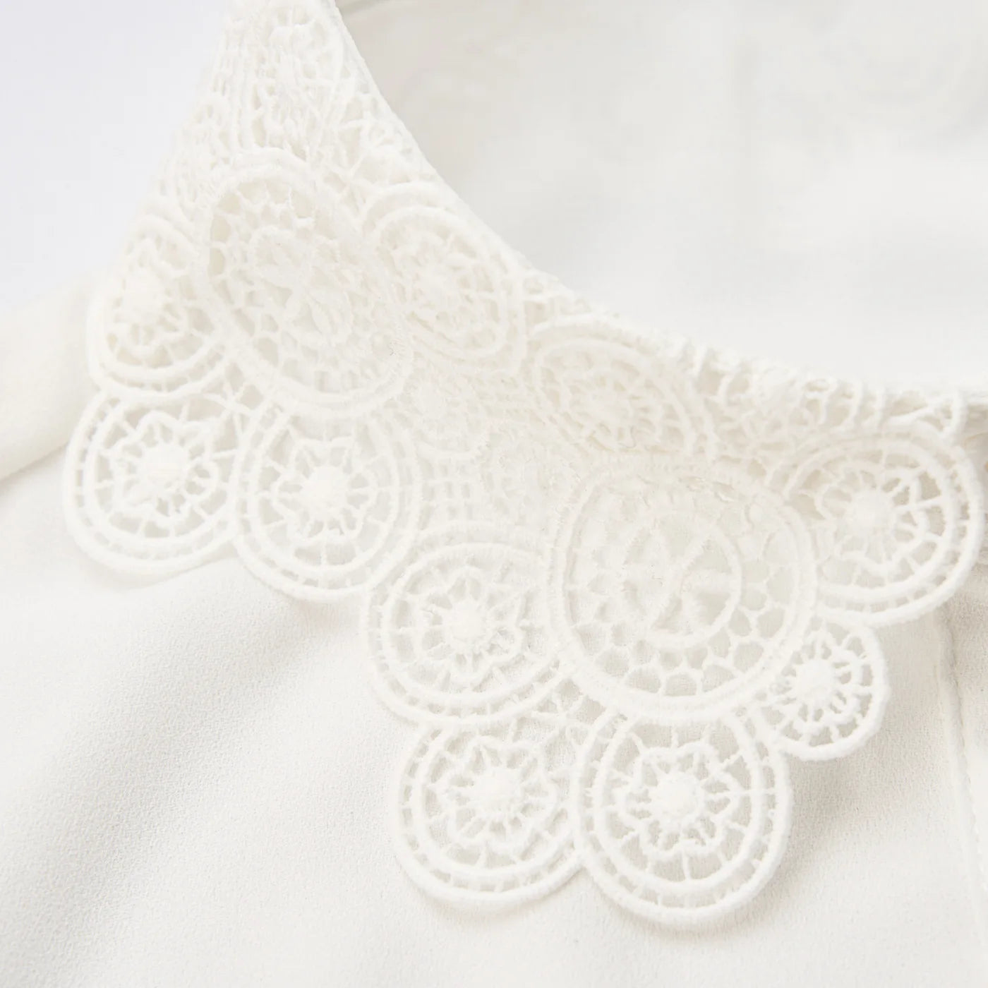 TESS DETACHABABLE COLLAR