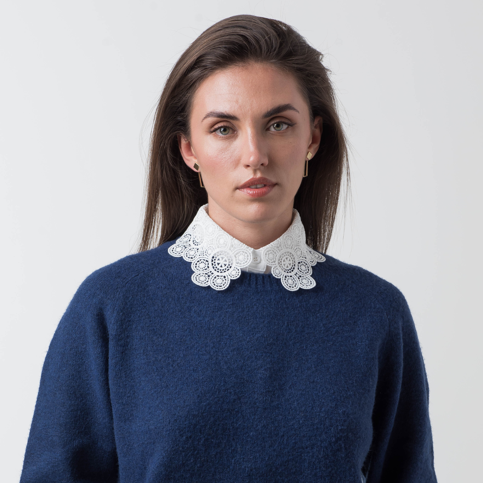 TESS DETACHABABLE COLLAR