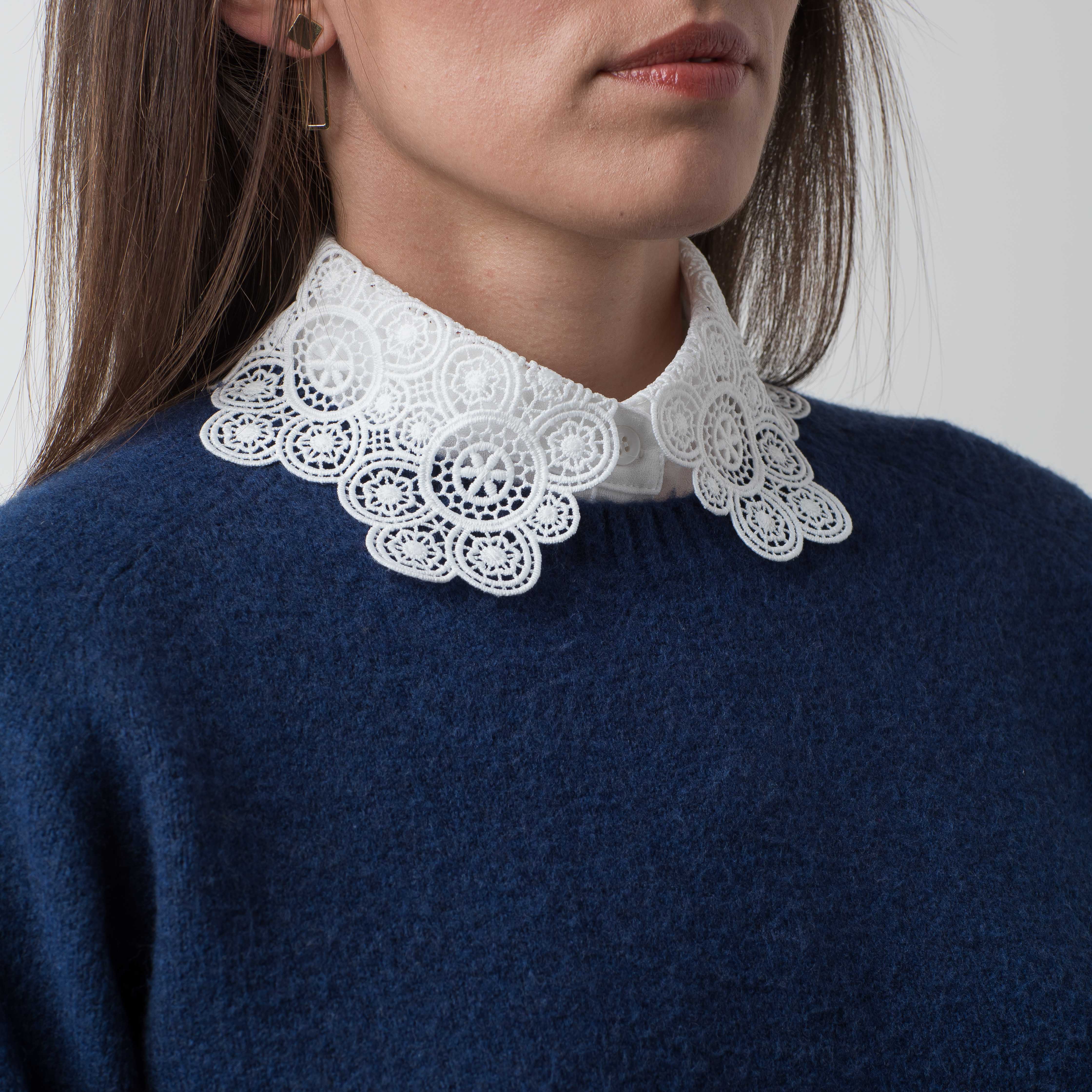 TESS DETACHABABLE COLLAR