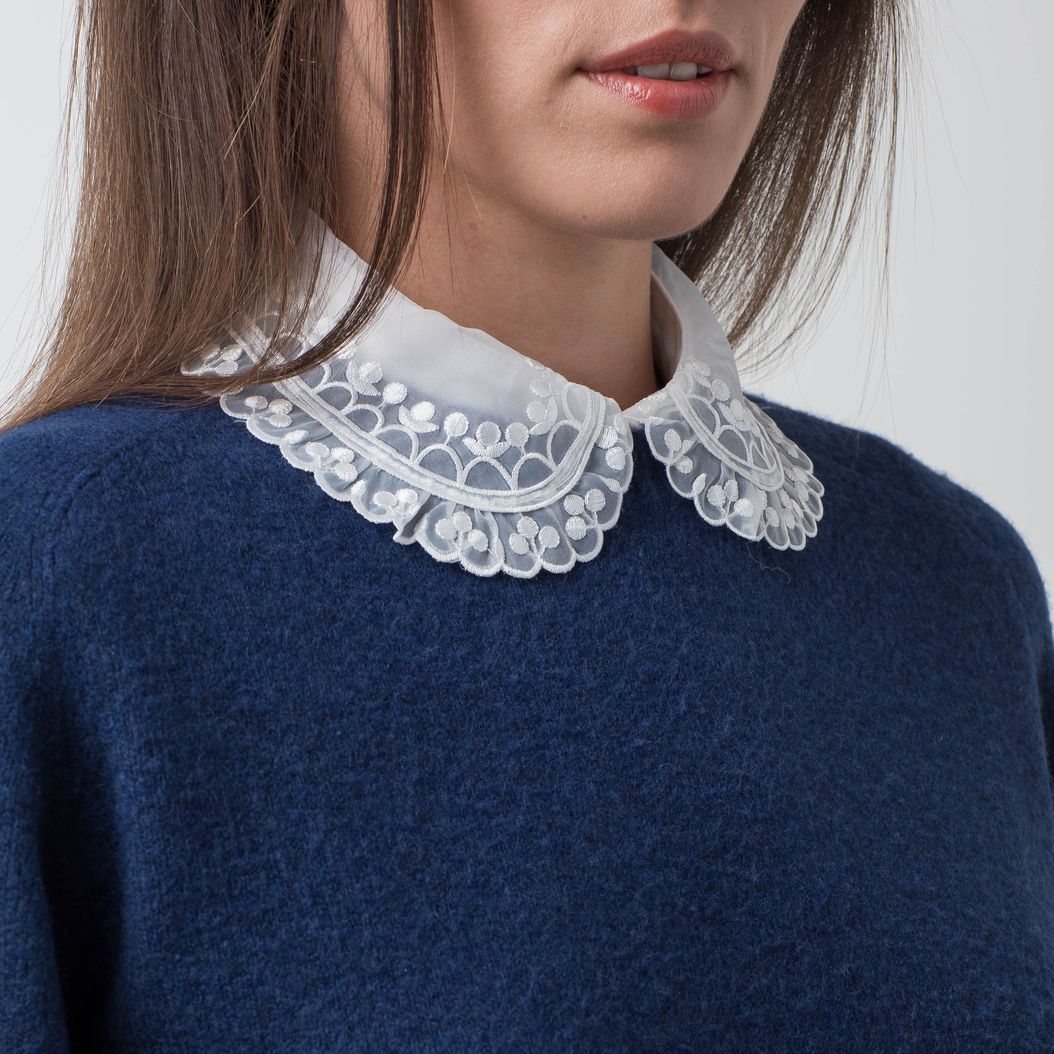 PETAL EMBROIDERED DICKEY